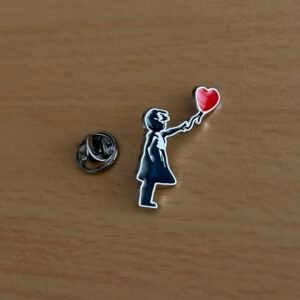 Pin Banksy niña y globo
