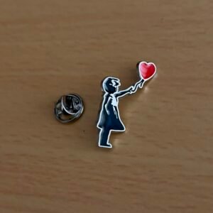 Pin Banksy niña y globo